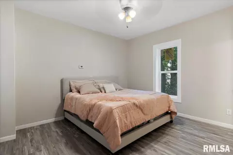 Bedroom - 615 E Myrtle St, Springfield, IL 62703 photo 1 of 9