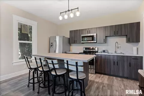 Kitchen - 615 E Myrtle St, Springfield, IL 62703 photo 1 of 1