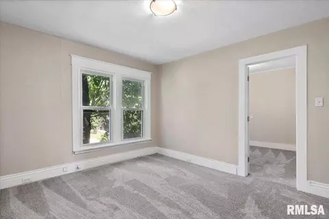 Bedroom - 615 E Myrtle St, Springfield, IL 62703 photo 6 of 9