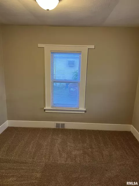 3044 S 11th St, Springfield, IL 62703 photo 14