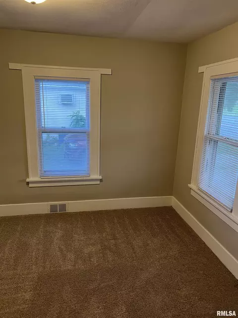 3044 S 11th St, Springfield, IL 62703 photo 13