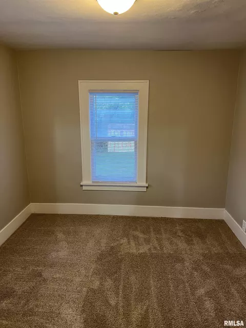 3044 S 11th St, Springfield, IL 62703 photo 12