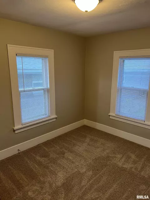 3044 S 11th St, Springfield, IL 62703 photo 11