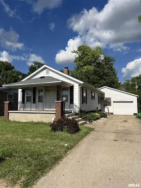 3044 S 11th St, Springfield, IL 62703