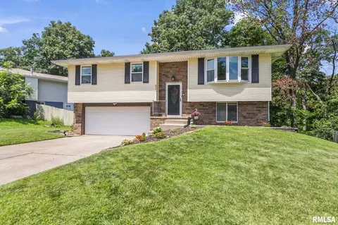 633 Simon Dr, East Peoria, IL 61611