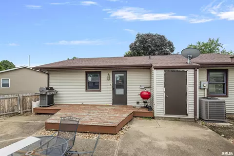 Exterior - 3013 Terra Ct, Springfield, IL 62707 photo 5 of 7