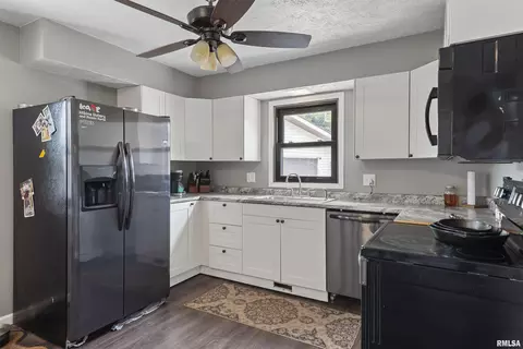 Kitchen - 3013 Terra Ct, Springfield, IL 62707 photo 2 of 2