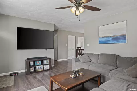 Living - 3013 Terra Ct, Springfield, IL 62707 photo 3 of 3