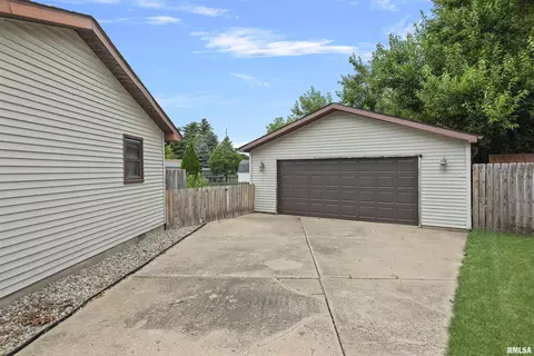Exterior - 3013 Terra Ct, Springfield, IL 62707 photo 2 of 7