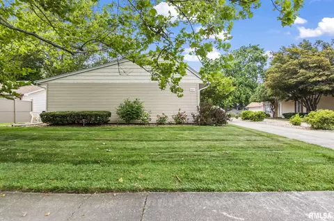 3217 Clarendon Dr, Springfield, IL 62704 photo 4