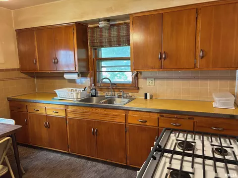 Kitchen - 1920 N 9th St, Springfield, IL 62702 photo 2 of 2