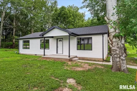 219 N Cook St, Edinburg, IL 62531