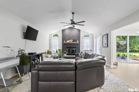608 Tecumseh Trl, Springfield, IL 62711 photo 4