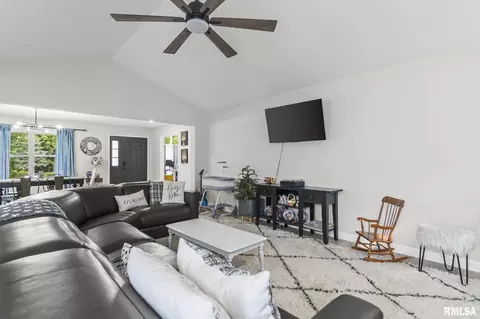608 Tecumseh Trl, Springfield, IL 62711 photo 7