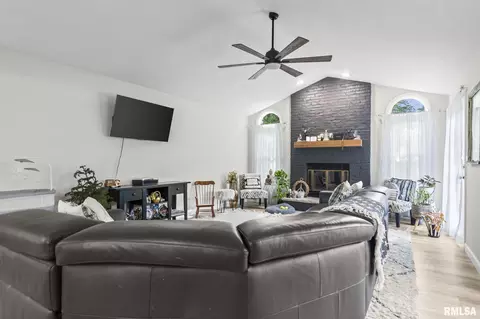 608 Tecumseh Trl, Springfield, IL 62711 photo 5