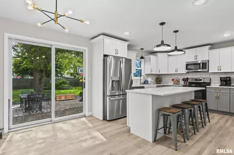 608 Tecumseh Trl, Springfield, IL 62711 photo 9