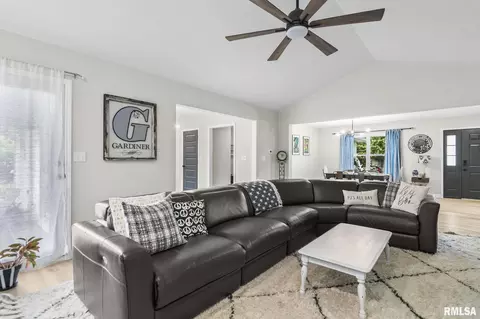608 Tecumseh Trl, Springfield, IL 62711 photo 6