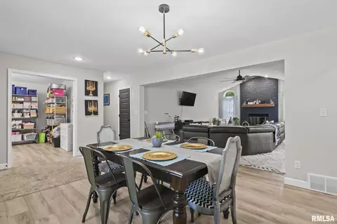 608 Tecumseh Trl, Springfield, IL 62711 photo 17