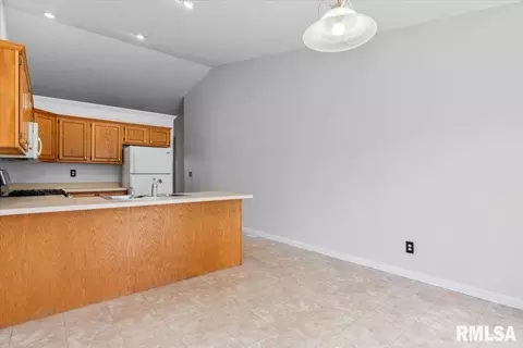 Entry Way - 2418 Neil St, Springfield, IL 62707 photo 1 of 2