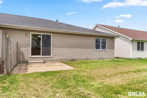 Exterior - 2418 Neil St, Springfield, IL 62707 photo 4 of 5