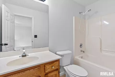 Bath - 2418 Neil St, Springfield, IL 62707 photo 1 of 1