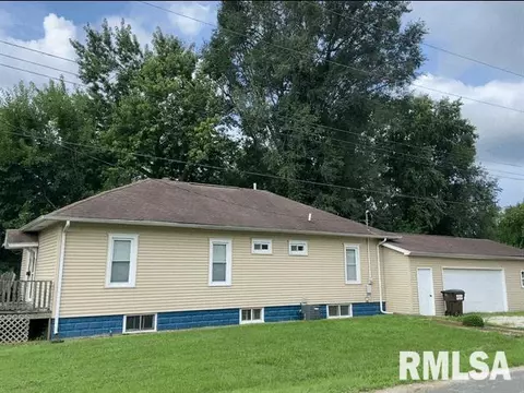 521 N Ridge St, Taylorville, IL 62568