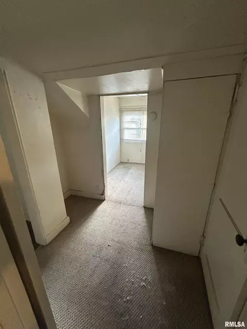 Entry Way - 1453 N 3rd St, Springfield, IL 62702 photo 1 of 1