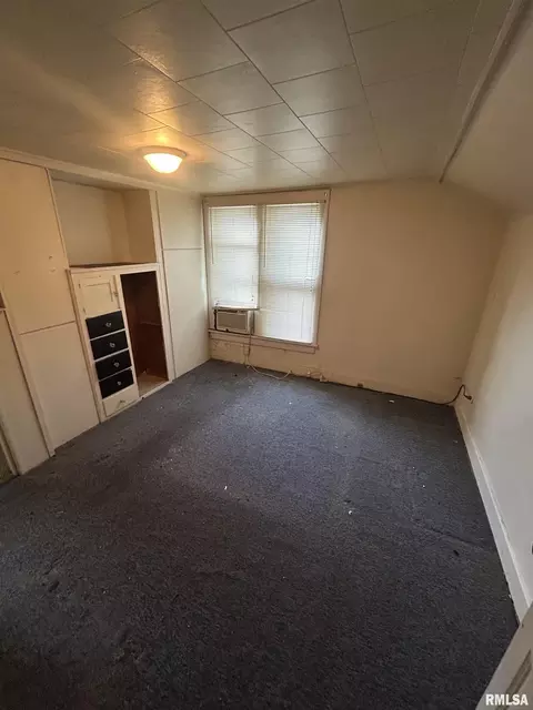 Bedroom - 1453 N 3rd St, Springfield, IL 62702 photo 3 of 4