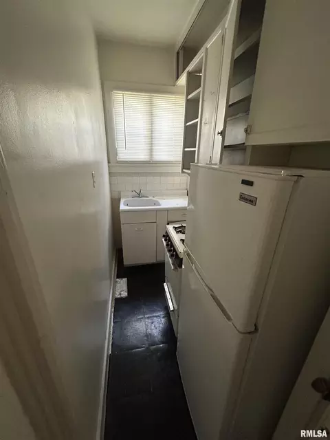 Kitchen - 1453 N 3rd St, Springfield, IL 62702 photo 1 of 3