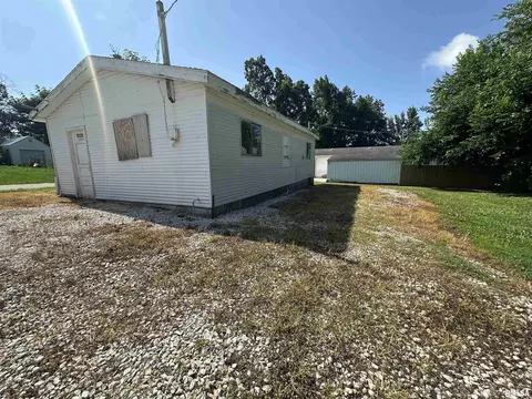 Exterior - 625 Bluegrass St, Milton, IL 62352 photo 9 of 11