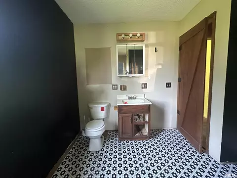 Bath - 625 Bluegrass St, Milton, IL 62352 photo 1 of 2