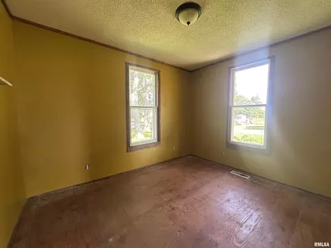 Bedroom - 625 Bluegrass St, Milton, IL 62352 photo 1 of 3