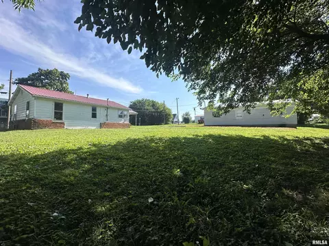 Exterior - 625 Bluegrass St, Milton, IL 62352 photo 4 of 11