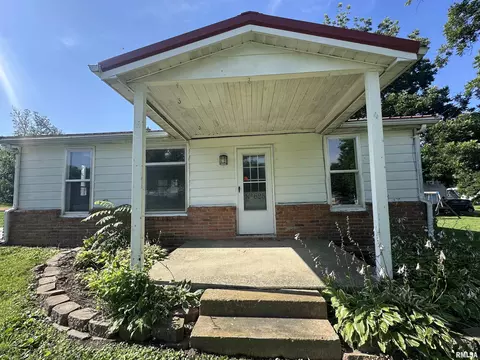 Exterior - 625 Bluegrass St, Milton, IL 62352 photo 3 of 11