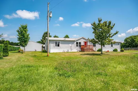 1752 Duncan Rd, Roodhouse, IL 62082