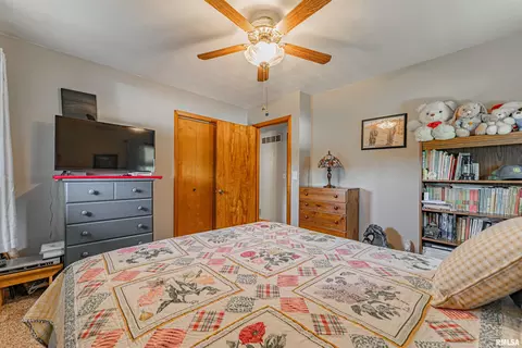 Bedroom - 20708 Long Rd, Delavan, IL 61734 photo 3 of 3