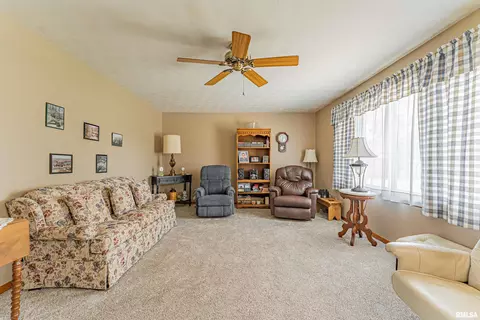 Living - 20708 Long Rd, Delavan, IL 61734 photo 2 of 3