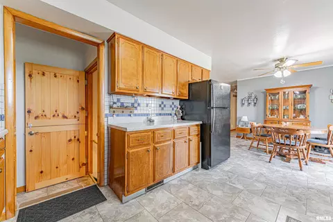 Kitchen - 20708 Long Rd, Delavan, IL 61734 photo 3 of 3