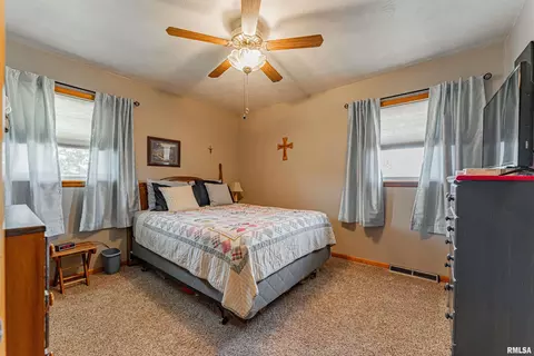 Bedroom - 20708 Long Rd, Delavan, IL 61734 photo 2 of 3