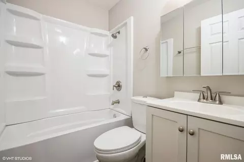 Bath - 18 Goodwin Ct, Springfield, IL 62704 photo 1 of 1