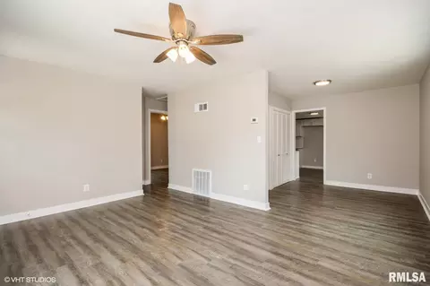 Living - 18 Goodwin Ct, Springfield, IL 62704 photo 2 of 2
