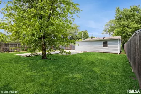 Exterior - 18 Goodwin Ct, Springfield, IL 62704 photo 2 of 3