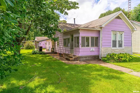 1219 Delavan St, Lincoln, IL 62656