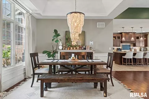 Dining - 4609 Lynhurst Rd, Springfield, IL 62711 photo 2 of 3