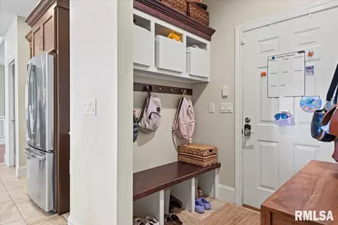 Entry Way - 4609 Lynhurst Rd, Springfield, IL 62711 photo 1 of 2