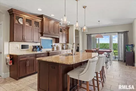 Kitchen - 4609 Lynhurst Rd, Springfield, IL 62711 photo 1 of 6