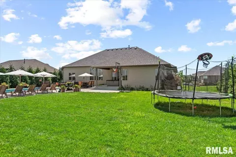 Exterior - 4609 Lynhurst Rd, Springfield, IL 62711 photo 4 of 19