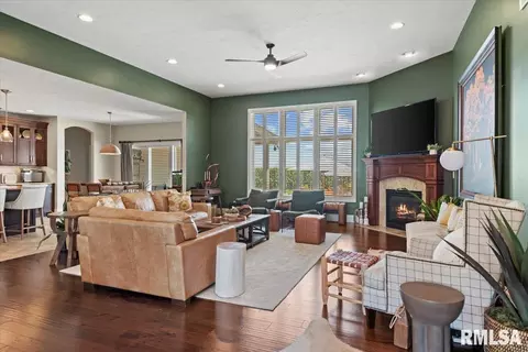 Living - 4609 Lynhurst Rd, Springfield, IL 62711 photo 1 of 6