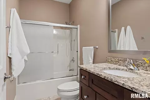 Bath - 4609 Lynhurst Rd, Springfield, IL 62711 photo 4 of 5