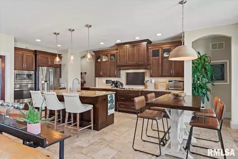 Kitchen - 4609 Lynhurst Rd, Springfield, IL 62711 photo 6 of 6